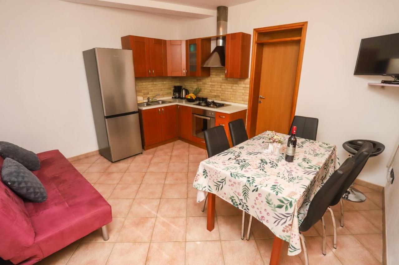 Apartment Nina With Private Pool Nova Vas  Buitenkant foto