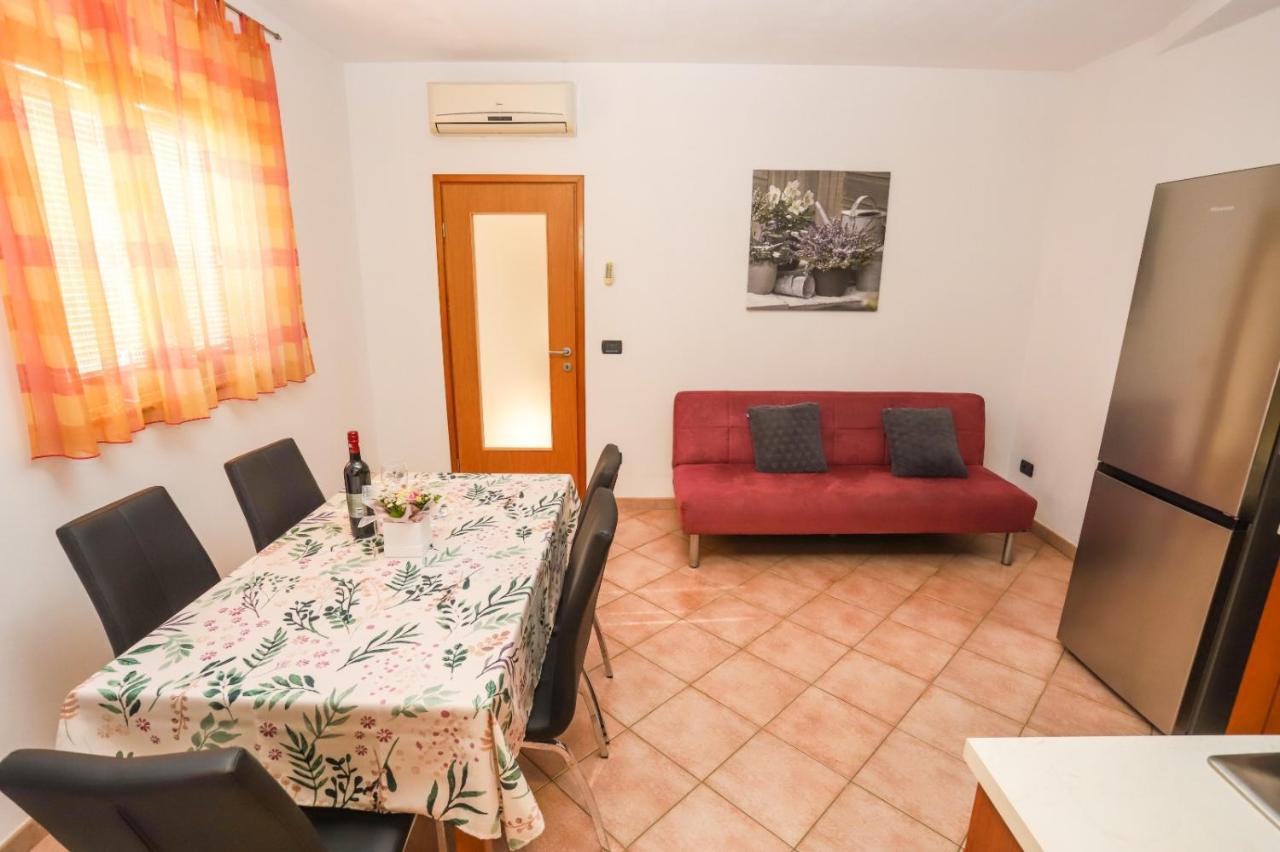 Apartment Nina With Private Pool Nova Vas  Buitenkant foto