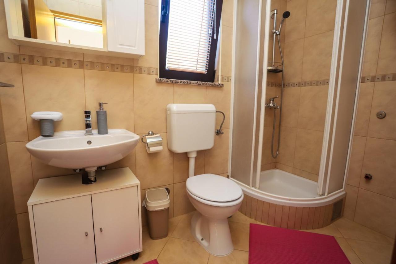 Apartment Nina With Private Pool Nova Vas  Buitenkant foto