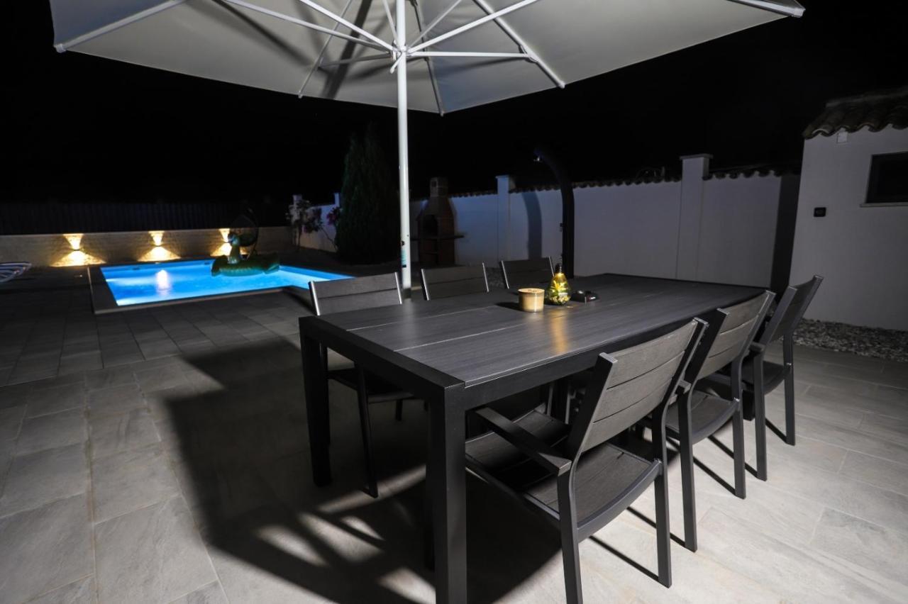 Apartment Nina With Private Pool Nova Vas  Buitenkant foto