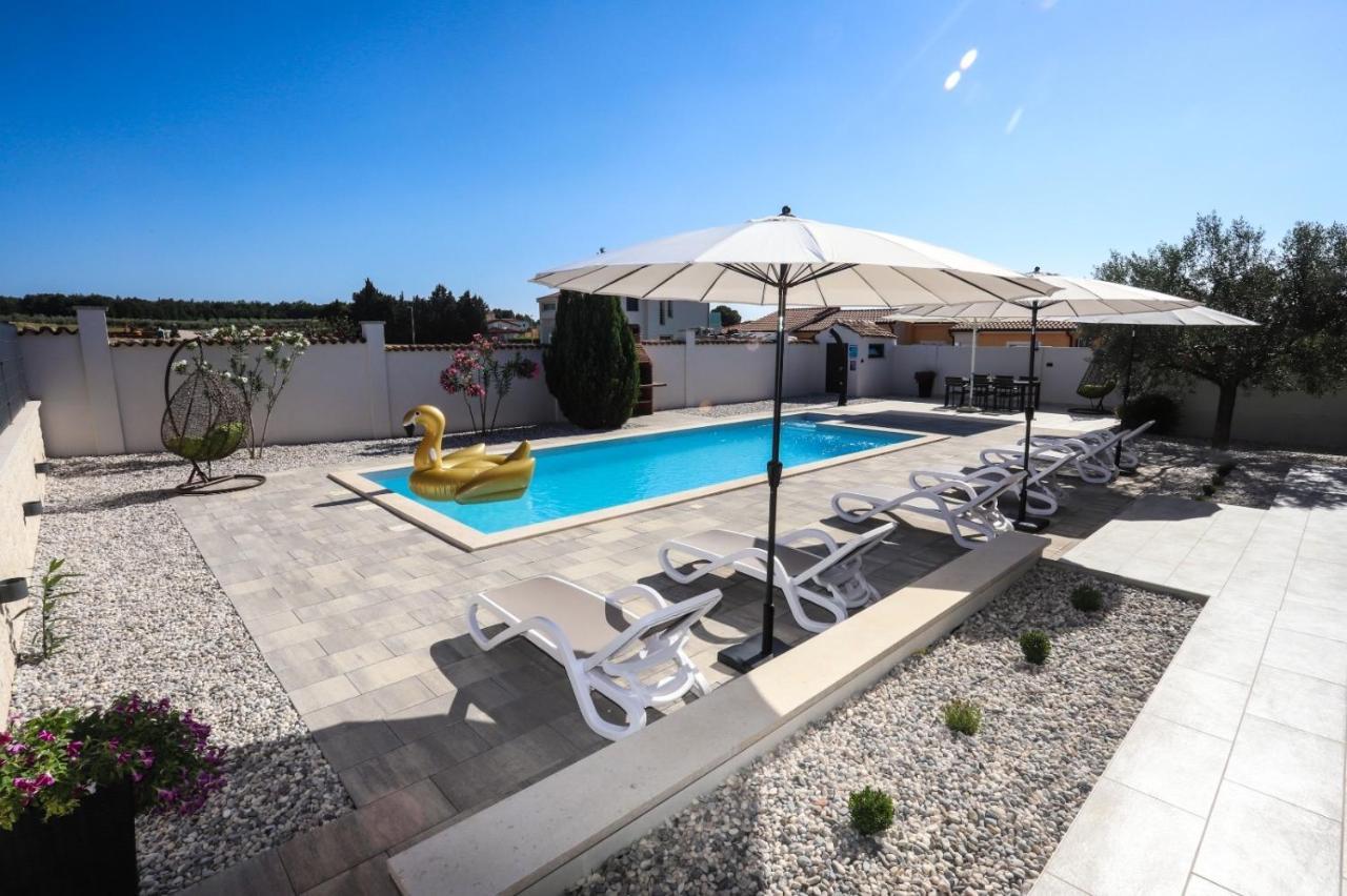 Apartment Nina With Private Pool Nova Vas  Buitenkant foto