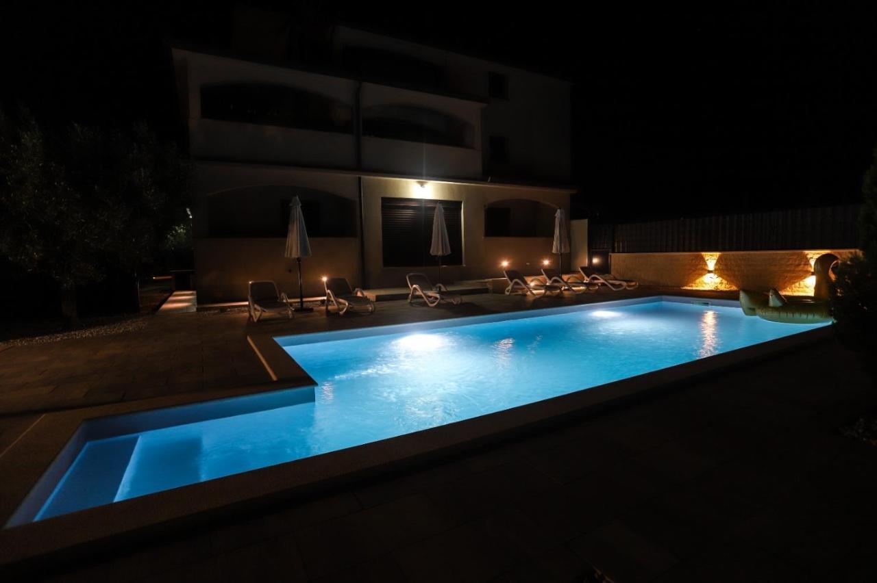 Apartment Nina With Private Pool Nova Vas  Buitenkant foto