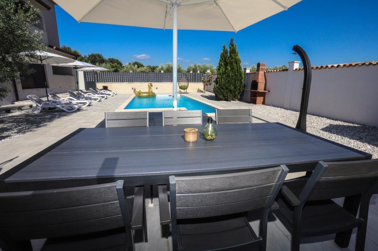 Apartment Nina With Private Pool Nova Vas  Buitenkant foto