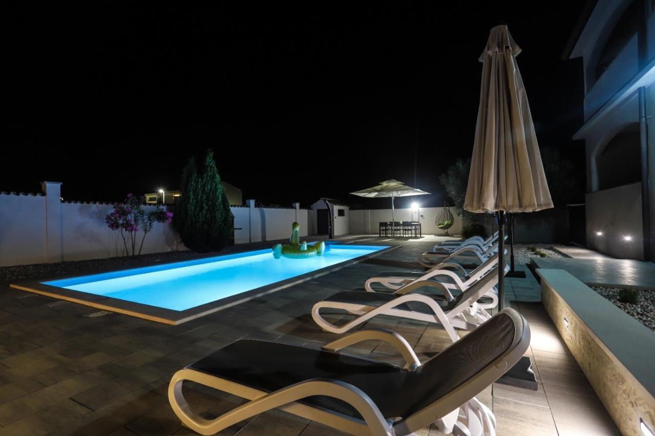Apartment Nina With Private Pool Nova Vas  Buitenkant foto