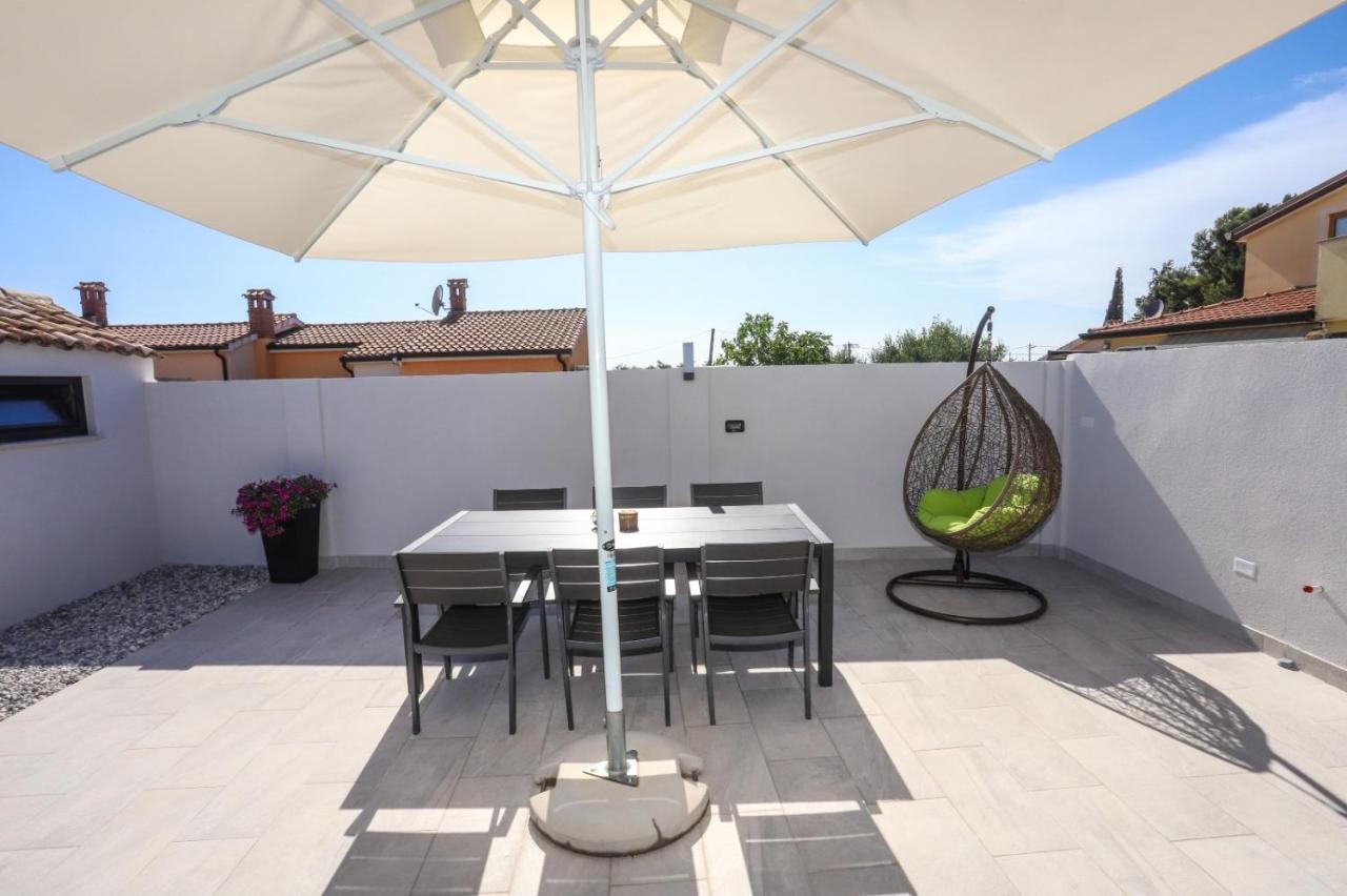 Apartment Nina With Private Pool Nova Vas  Buitenkant foto