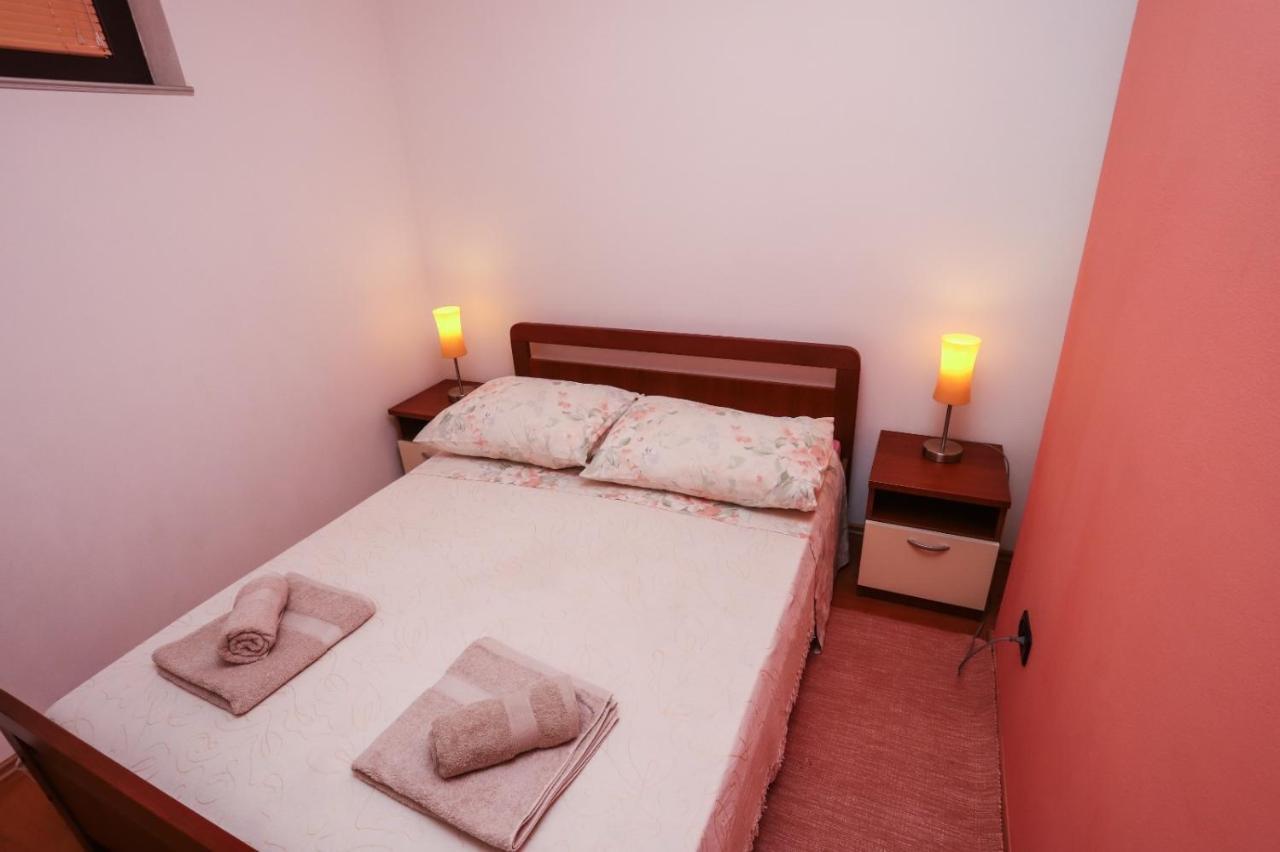 Apartment Nina With Private Pool Nova Vas  Buitenkant foto